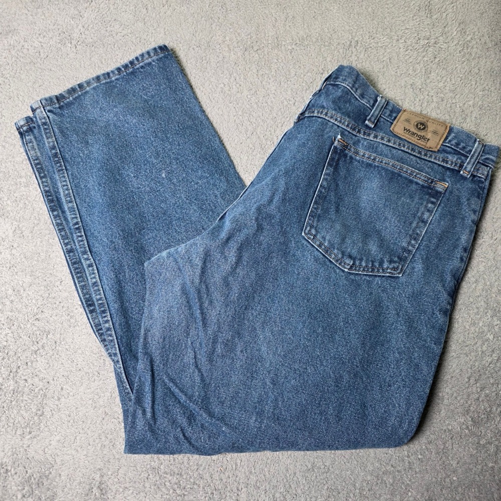 Wrangler Mens 42x32 Relaxed Fit Jeans Blue Medium Wash Denim 9760WDR Straight Lg